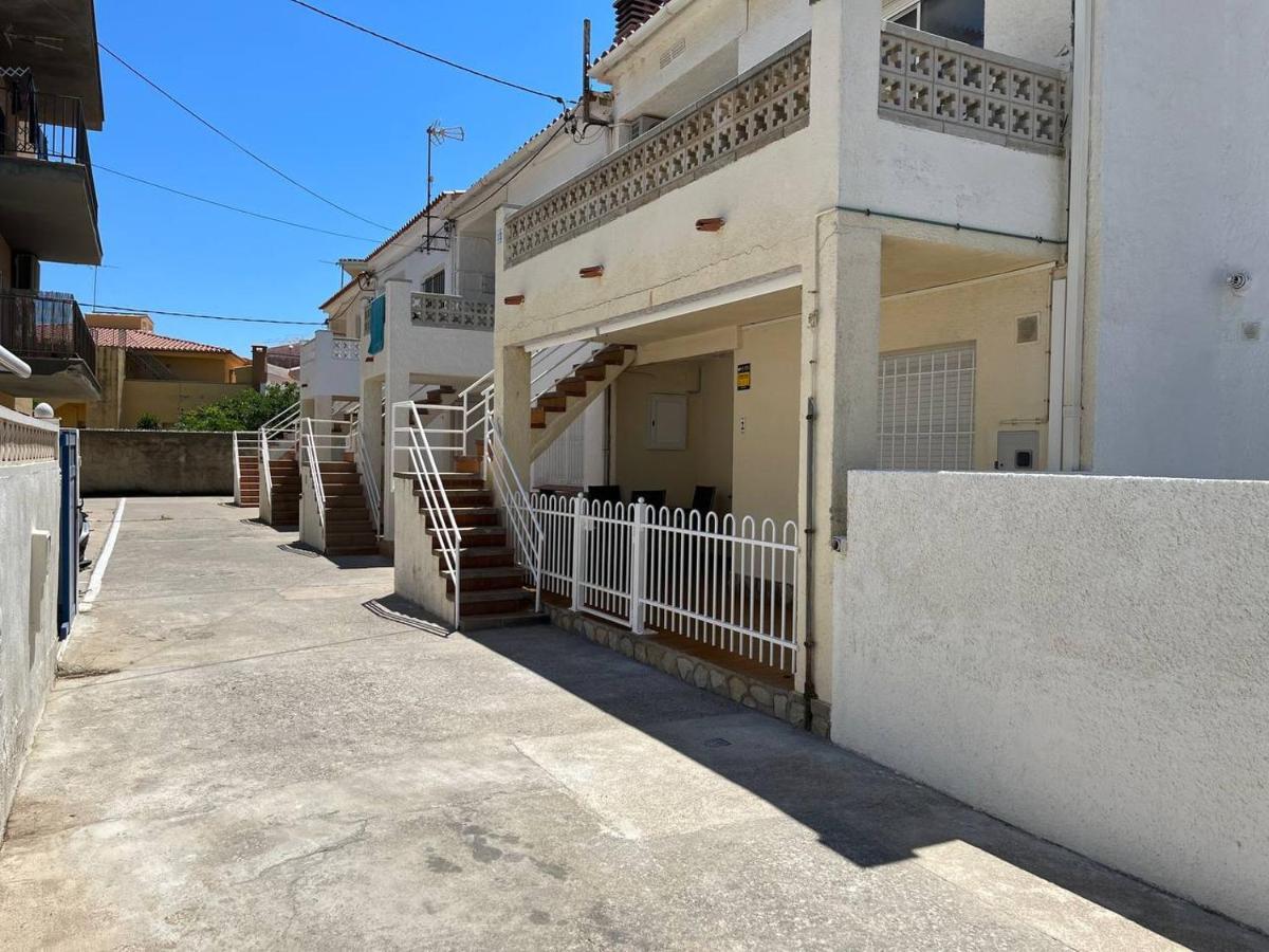Apartamento En La Playa. Free Parking. Free Wifi L' Escala Exterior foto